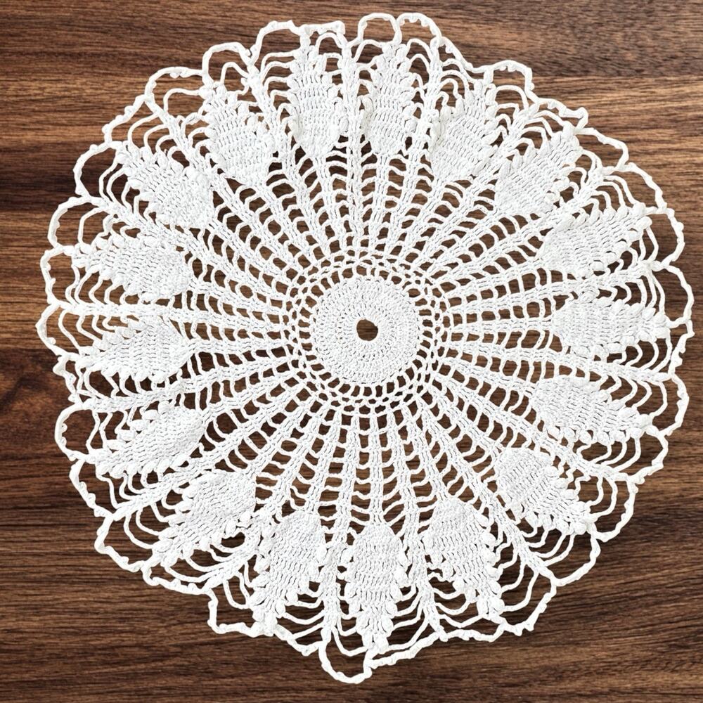 Crochet Doily Off White 18" Round Handmade Pineapple Lace Table Mat Cottage Vtg